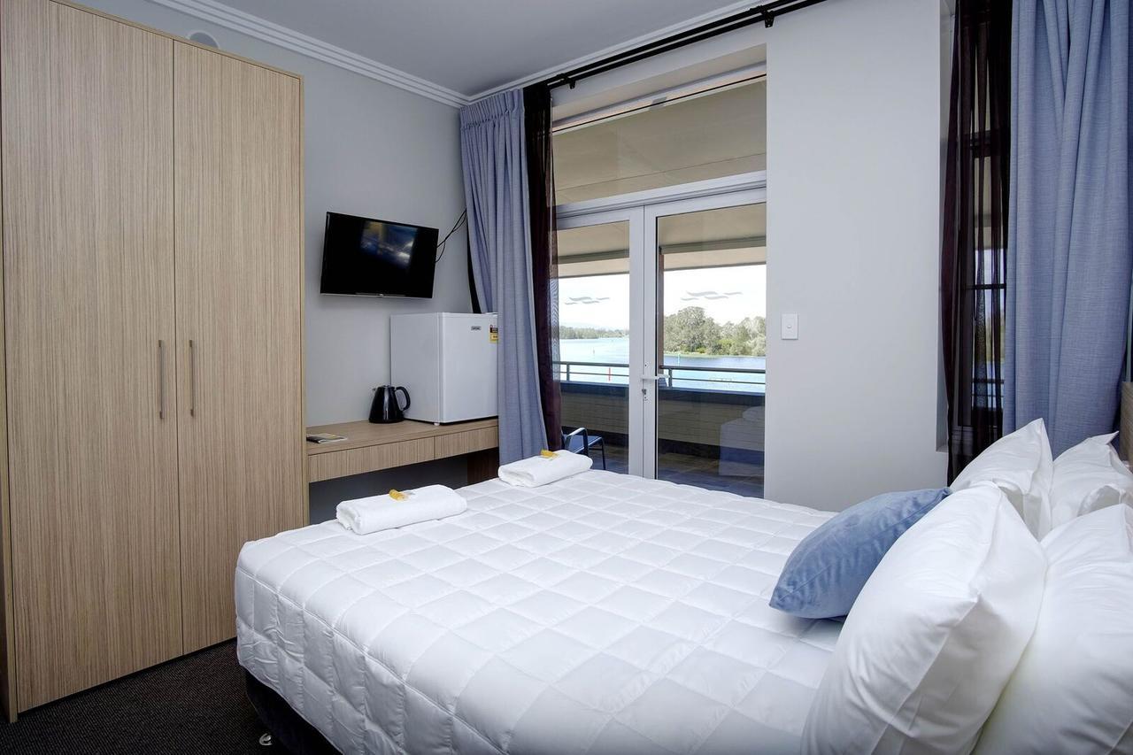 Lakes And Ocean Hotel Forster Exterior photo